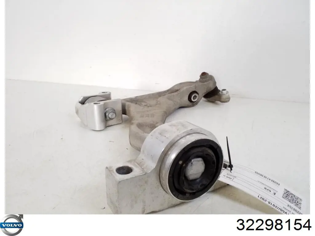Правый рычаг передней нижней подвески Volvo 32298154 цена, от 201.96 USD
