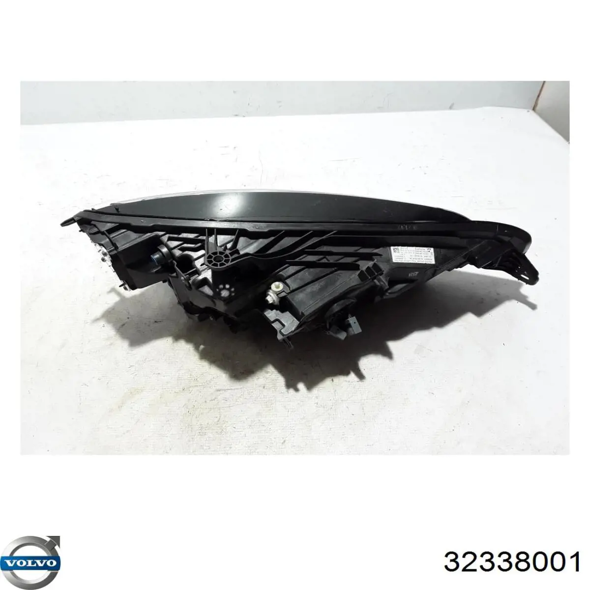 Фара левая Volvo 32338001 цена, от 1482.36 USD