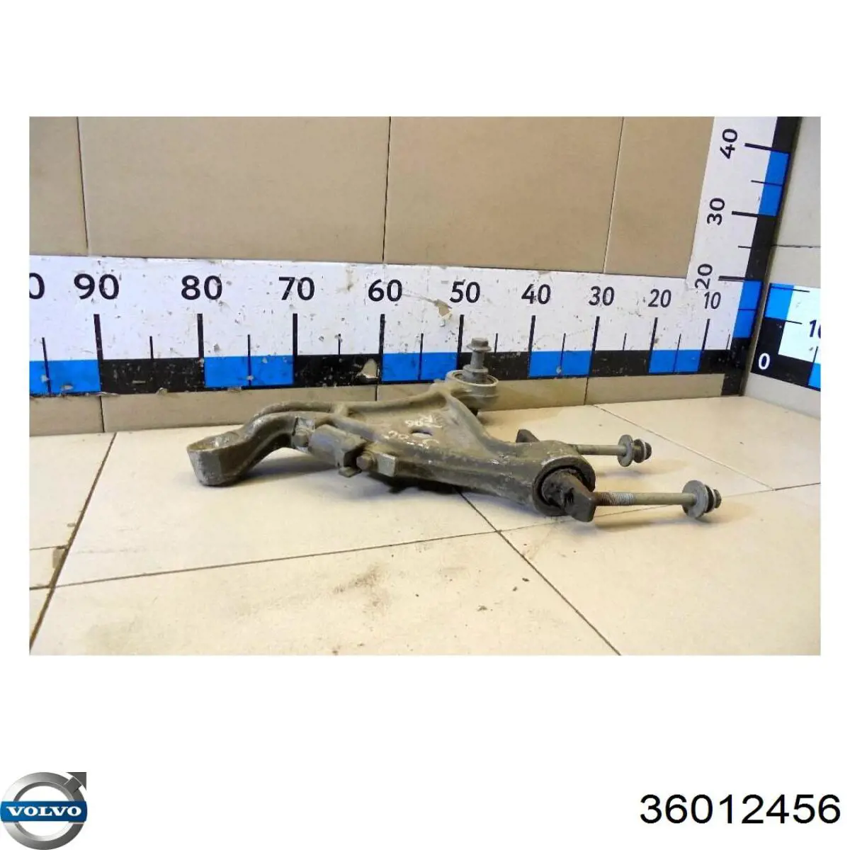 Правый рычаг передней нижней подвески Volvo 36012456 цена, от 65.00 USD
