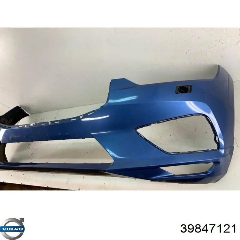 Передний бампер 39847121 Volvo