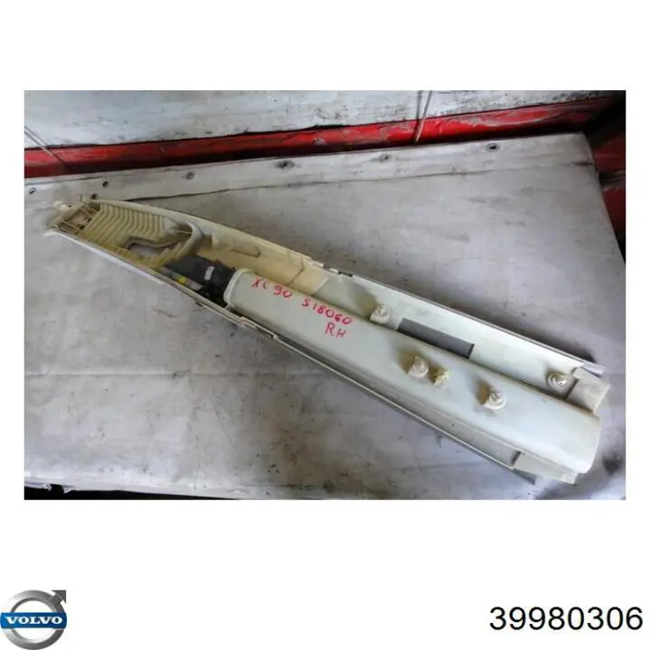 39980306 Volvo Обшивка стойки кузова внутренняя средняя правая
