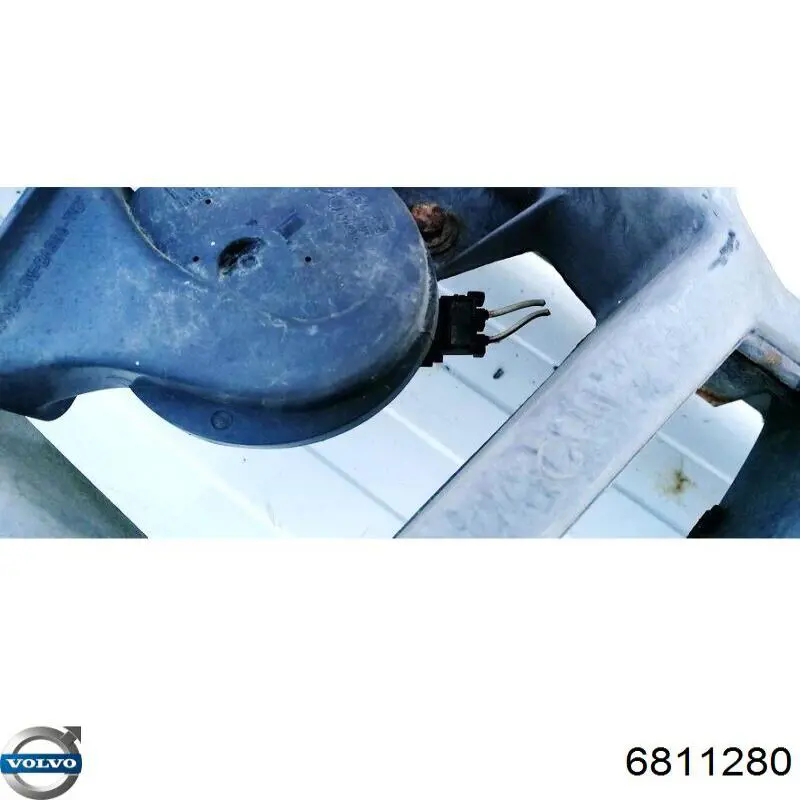 9151585 Volvo suporte do radiador montado (painel de montagem de fixação das luzes)