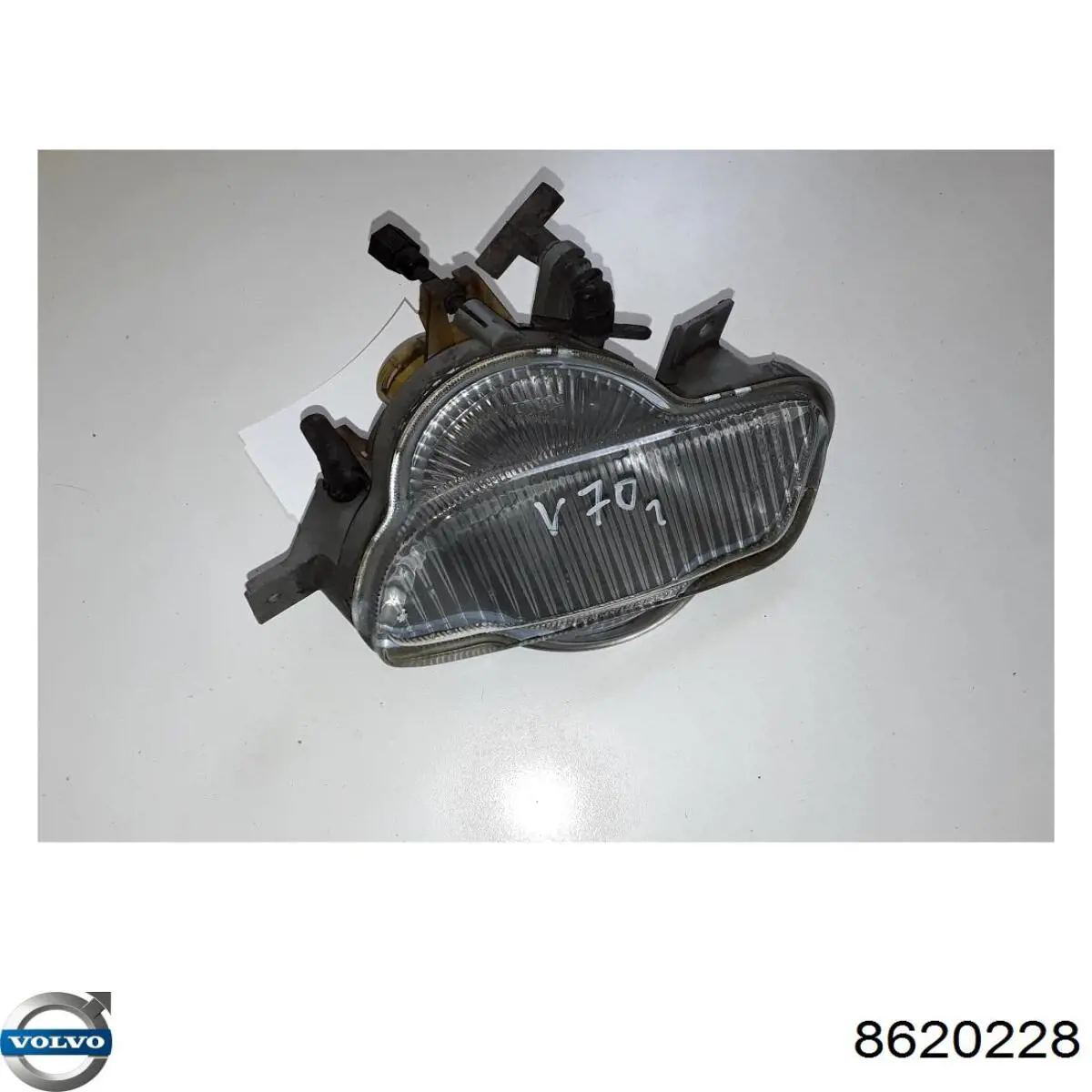 Фара противотуманная, левая Volvo 8620228 цена, от 45.43 USD