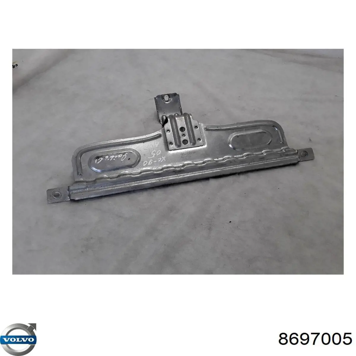 8697005 Volvo Подставка аккумулятора (АКБ)