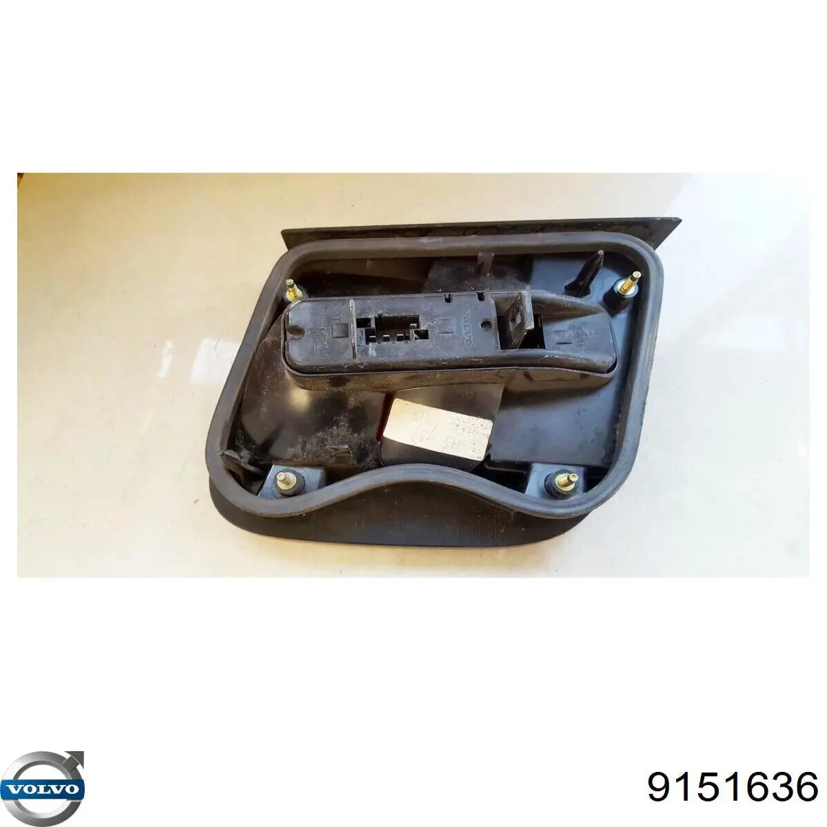 Фонарь задний правый, внутренний Volvo 9151636 цена, от 33.75 USD
