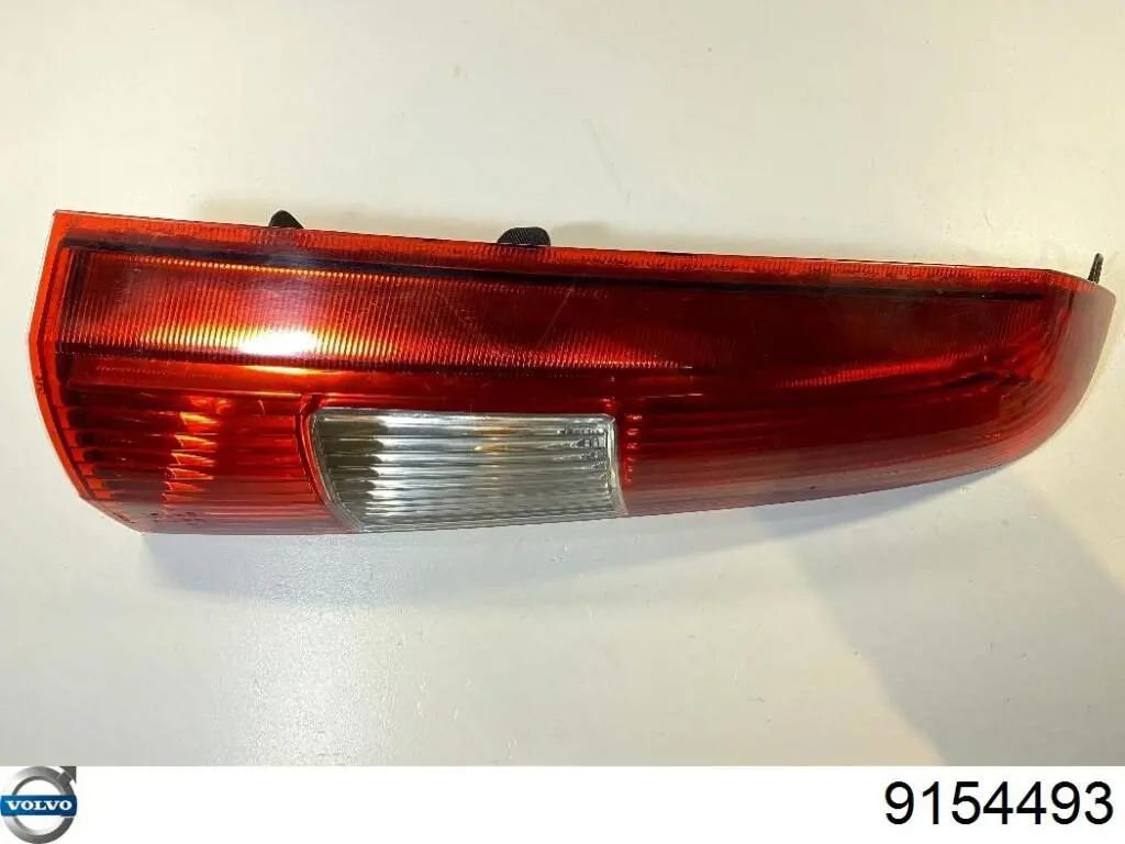Фонарь задний левый верхний 9154493 Volvo