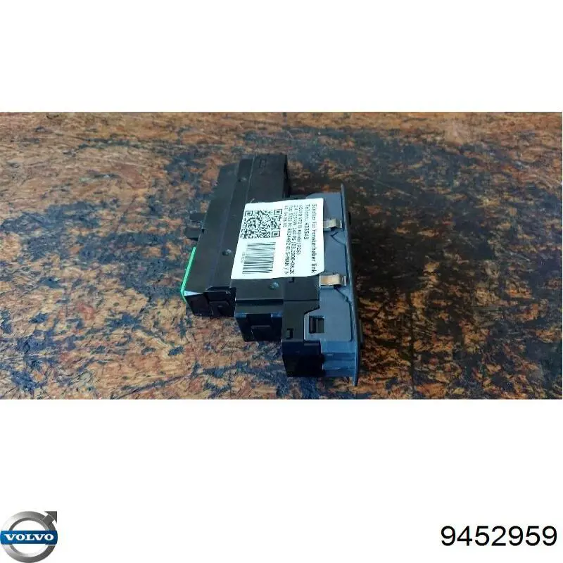 Кнопочный блок управления стеклоподъемником передний левый Volvo 9452959 цена, от 28.18 USD