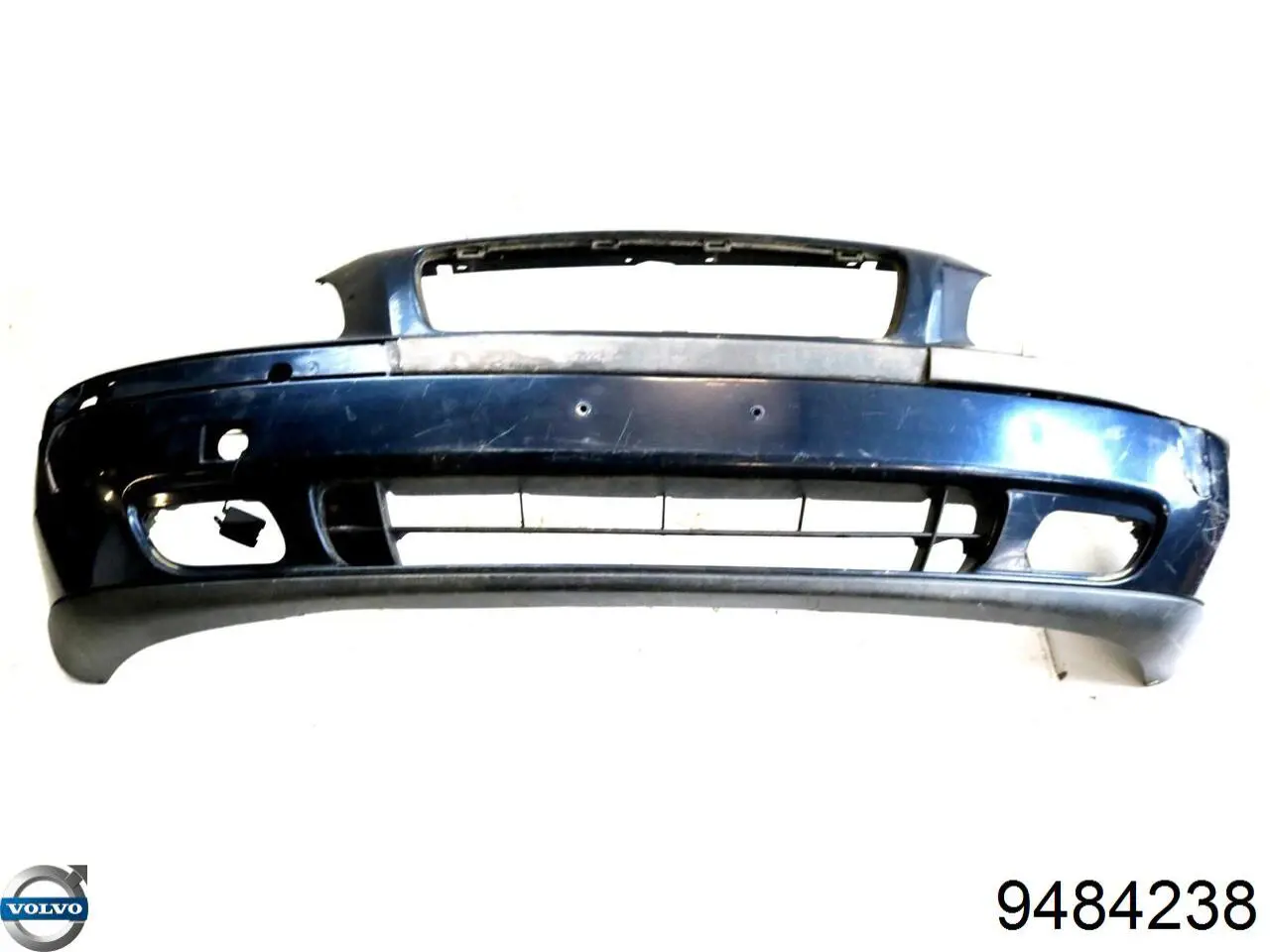 Передний бампер 9484238 Volvo