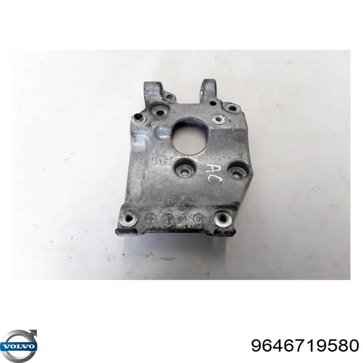 Кронштейн крепления генератора на Peugeot 307  3A, 3C