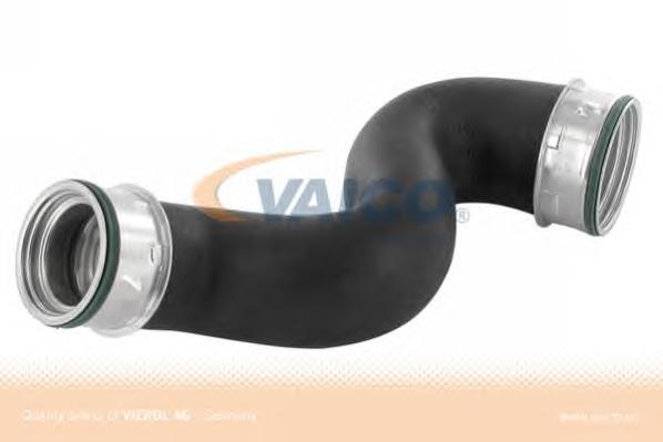 Патрубок интеркулера V102697 VEMO/Vaico