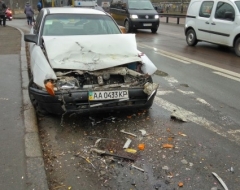 У Києві автомобіль врізався у маршрутку з пасажирами