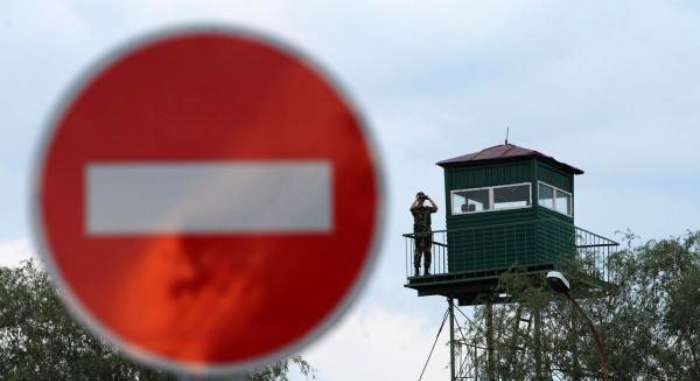 На Донбасі бойовики розстріляли два КПП з гранатометів