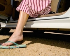 Форд предупредил граждан России относительно вождения машины в шлепанцах