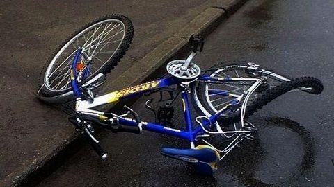 На Львівщині Opel протаранив велосипедистів, загинула дівчина