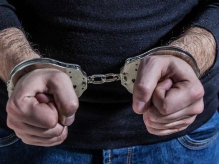 Поліція у Рівному за допомогою квадрокоптера і літака затримала викрадачів елітних авто