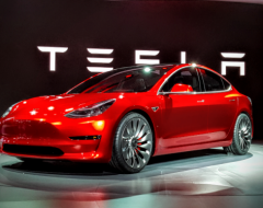 Tesla починає виробництво найдоступнішого електромобіля