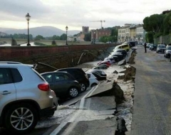 У Флоренції пішли під землю 200 м парковки з 20 автомобілями
