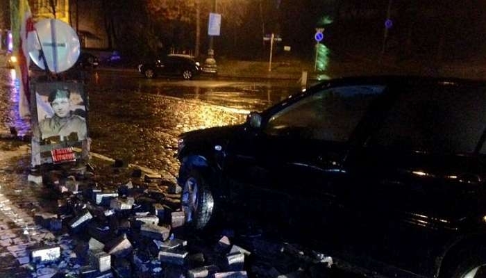 У центрі Києва знесено меморіал героям Небесної сотн