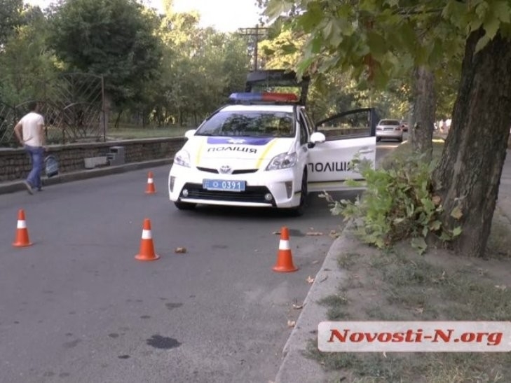 У Миколаєві чоловік з гранатою поранив патрульних поліцейських