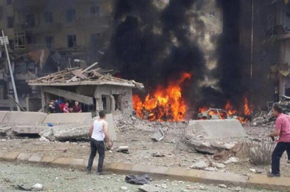 У Туреччині біля будівлі поліції вибухнув автомобіль, є жертви