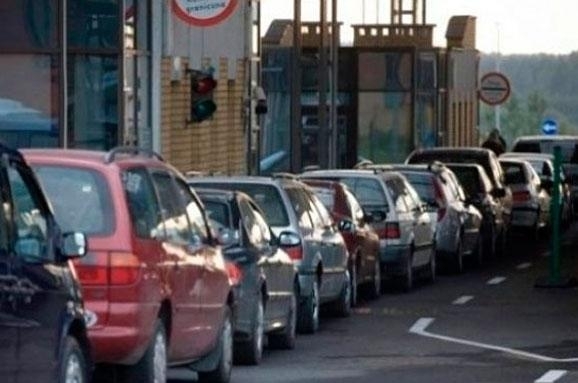На кордоні з Польщею — черги на восьми пунктах пропуску