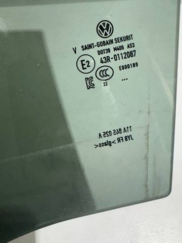 VAG 11A845025A Стекло двери задней левой в наличии Львов