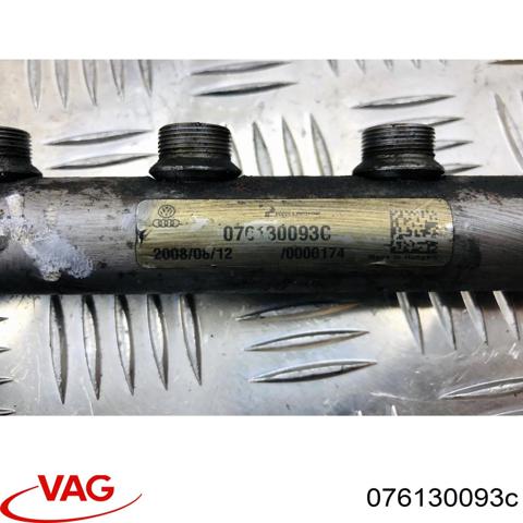 Рампа форсунок системы впрыска топлива 076130093C VAG