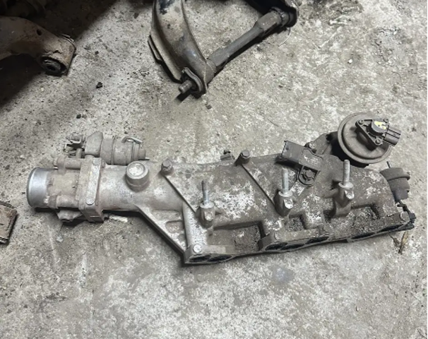 Впускной коллектор 1449118 FORD