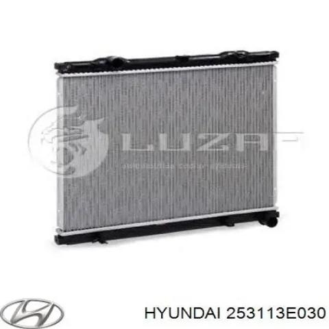 Радиатор охлаждения двигателя 253113E030 HYUNDAI