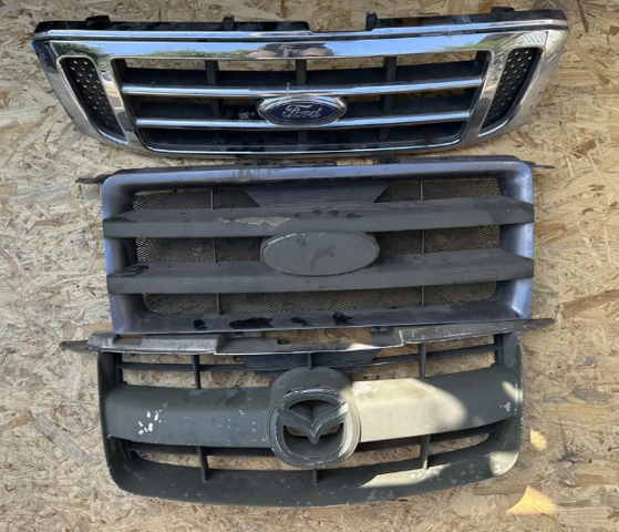 Решетка радиатора 4444762 FORD
