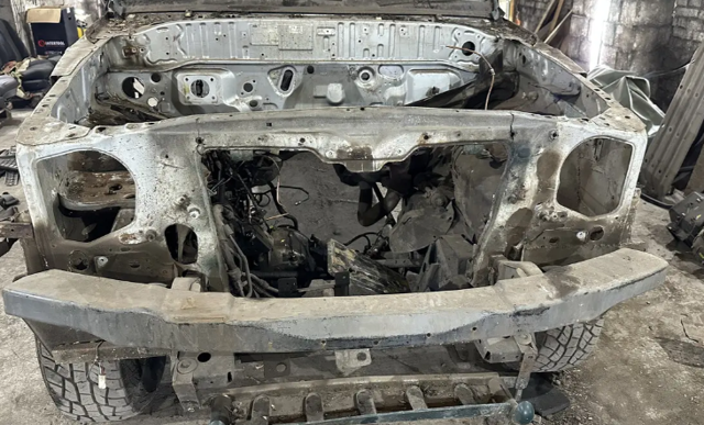 Швеллер переднего бампера 4947228 FORD