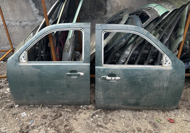 Двери кабины 5064253 FORD