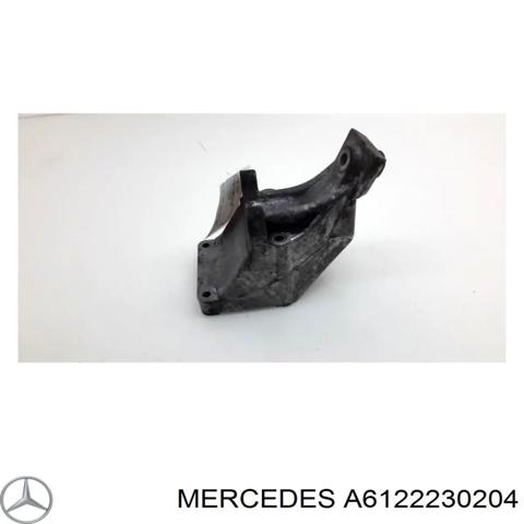 Кронштейн подушки (опоры) двигателя, левой A6122230204 MERCEDES