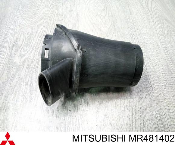 Патрубок воздушный, вход воздушного фильтра MR481402 MITSUBISHI
