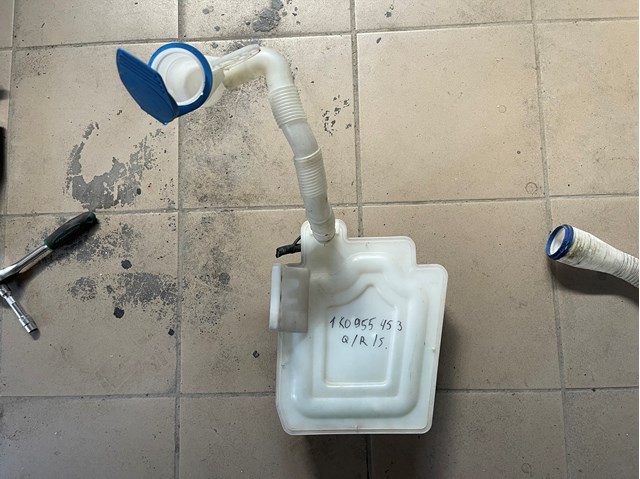 Бачок стеклоомывателя 1K0955453Q VAG