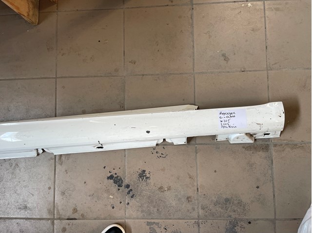MERCEDES A2056907202 Накладка (молдинг) порога наружная правая в наличии Полтава