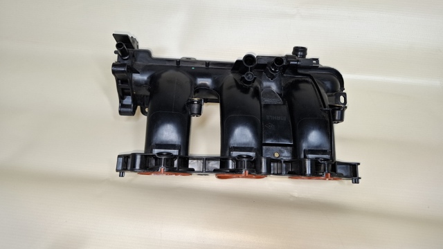RENAULT 140039673R Коллектор впускной в наличии Николаев