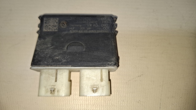 3G0962243C Модуль управления (ЭБУ) открытия крышки багажника (двери 3/5-й задней) купить Тернополь