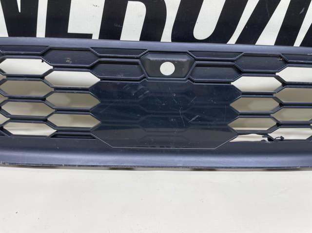 MITSUBISHI 6405A253 Решетка бампера переднего центральная в наличии Ирпень