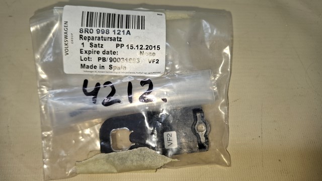 VAG 8R0998121A Кронштейн (адаптер) крепления фары передней левой в наличии Ирпень