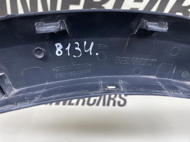 RENAULT 960169489R Накладка бампера переднего правая в наличии Киев
