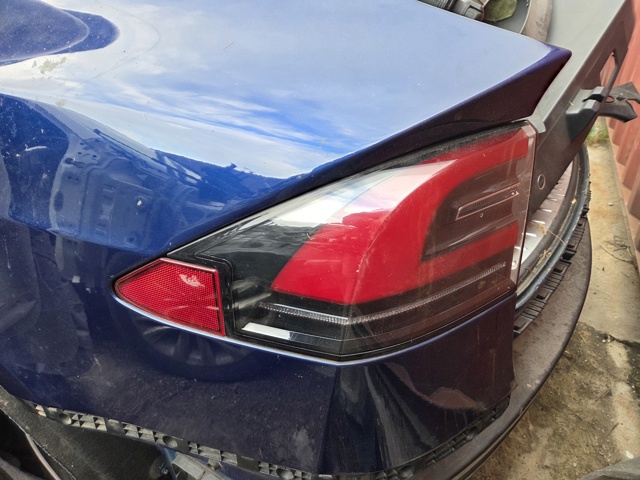 103433200B TESLA Фонарь задний левый внешний купить в Чернигов
