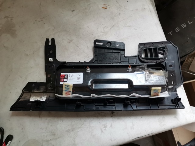 TESLA 107782500D Подушка безопасности защиты коленей в наличии Ровно