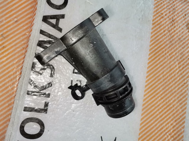 Штуцер блока системы охлаждения 11118511205 BMW