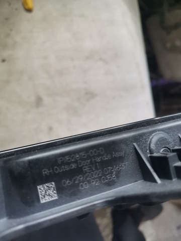 TESLA 152811500D Ручка двери правой наружная передняя/задняя в наличии Запорожье