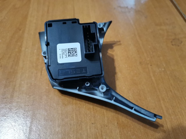 TESLA 158397500A Блок кнопочных переключателей рулевого колеса в наличии Запорожье