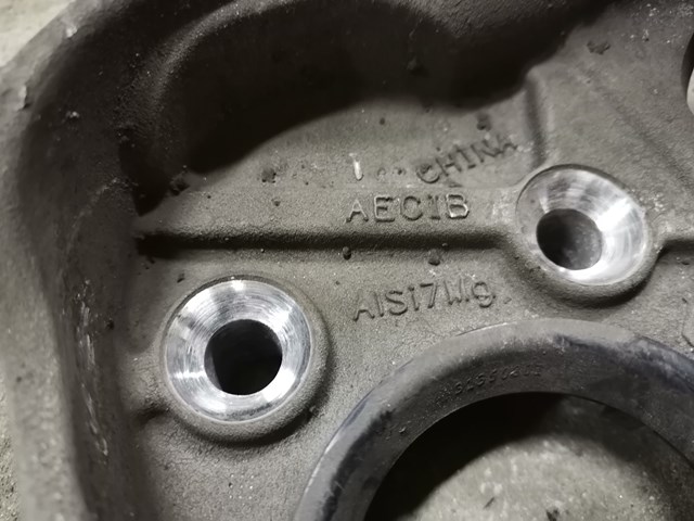 VOLVO 31360870 Цапфа (поворотный кулак) задний правый в наличии Одесса