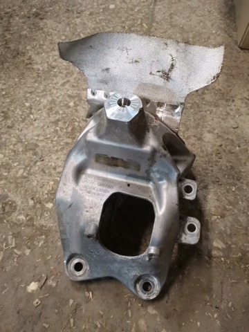 Кронштейн подушки (опоры) двигателя, правой 4M0199308CE VAG
