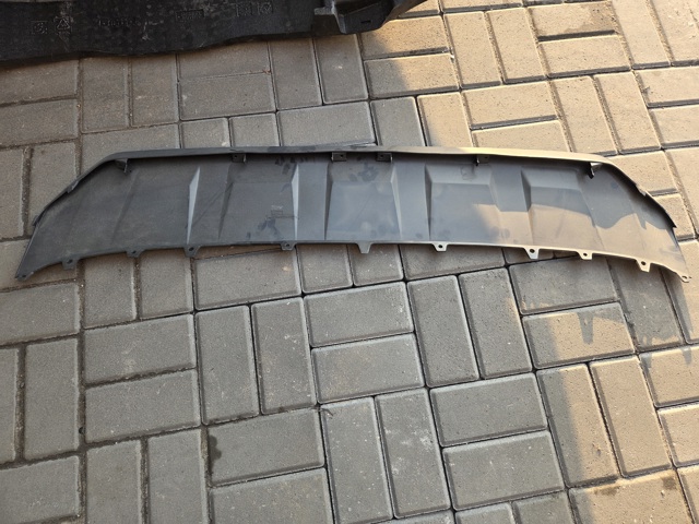 Спойлер переднего бампера 4M0807733D VAG