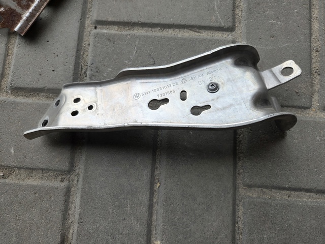 Кронштейн усилителя переднего бампера 51117301585 BMW